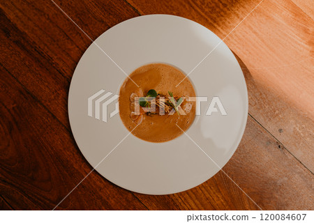 modern presentation of food in catering establishments 120084607