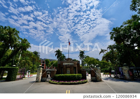 Main gate of National Taiwan University (Da'an District, Taipei, Taiwan) 120086934