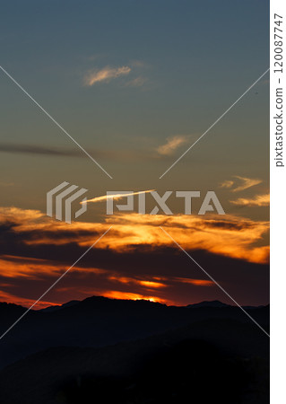 十月夕陽的天空 02 120087747