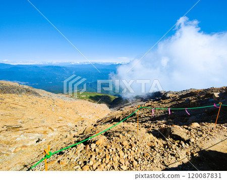 秋季登山禦嶽山:從登山道眺望中央阿爾卑斯山和八岳 秋季登山禦嶽山:從登山道眺望中央阿爾卑斯山和八岳 120087831