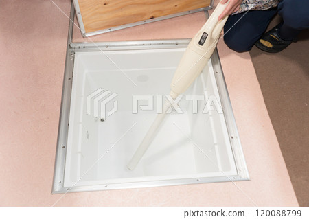Clean the underfloor storage with a cordless vacuum cleaner Clean the underfloor storage with a cordless vacuum cleaner 120088799