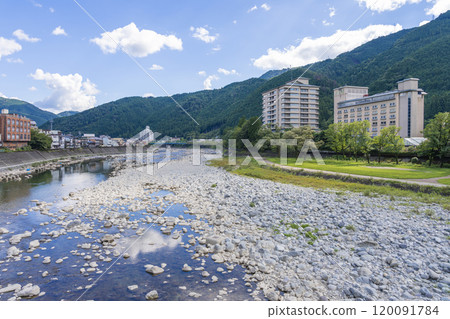 流經下呂溫泉的飛驒川 120091784
