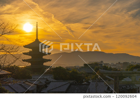 Sunset sky and Yasaka Tower 120092604