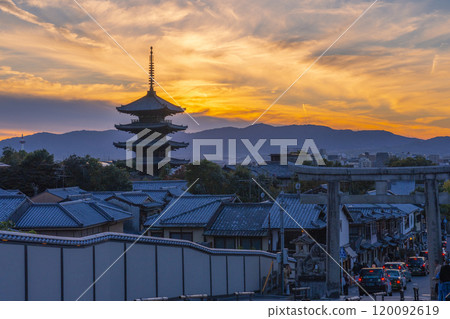 落日的天空和八坂塔 落日的天空和八坂塔 120092619