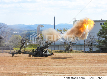 日本陸上自衛隊155公厘榴彈砲FH-70射擊瞬間 日本陸上自衛隊155公厘榴彈砲FH-70射擊瞬間 120092655