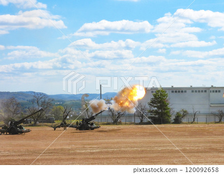 The moment the Japan Ground Self-Defense Force's 155mm howitzer FH-70 fires 120092658