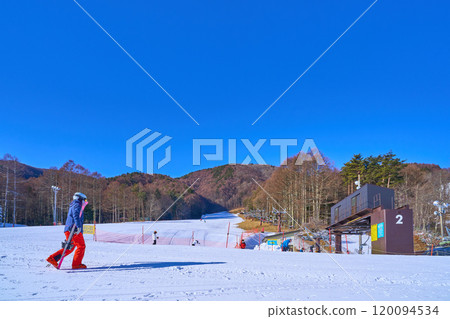 View of the slopes from Fujimi Panorama Resort in Fujimi Town, Nagano Prefecture in winter View of the slopes from Fujimi Panorama Resort in Fujimi Town, Nagano Prefecture in winter 120094534