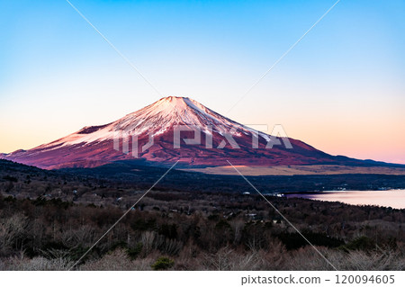 Mount Fuji at dawn as seen from Lake Yamanaka Panorama Deck, Yamanashi Mount Fuji at dawn as seen from Lake Yamanaka Panorama Deck, Yamanashi 120094605