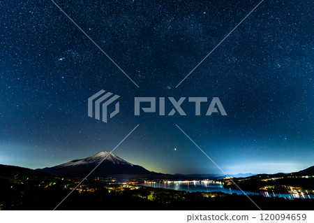 Starry sky at Lake Yamanaka Panorama Observatory, Yamanashi 120094659