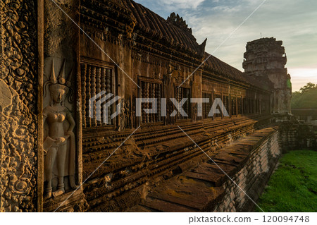 Angkor Wat architectural style 120094748