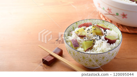Autumn taste: Freshly cooked sweet potato rice Autumn taste: Freshly cooked sweet potato rice 120095044