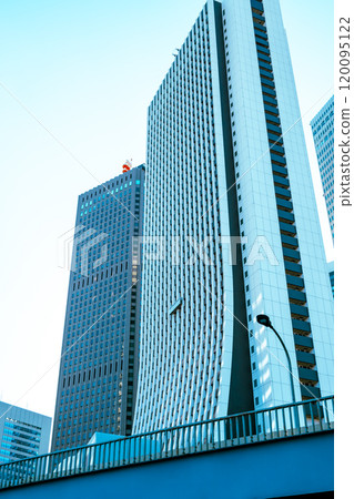 西新宿 新城人行天橋附近的高樓 2024.11 d-4 淺色 西新宿 新城人行天橋附近的高樓 2024.11 d-4 淺色 120095122
