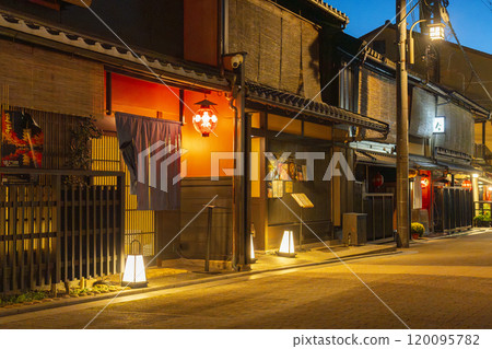 The atmospheric streets of Gion at night The atmospheric streets of Gion at night 120095782