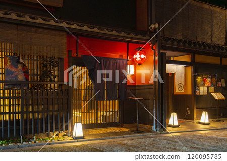 The atmospheric streets of Gion at night The atmospheric streets of Gion at night 120095785