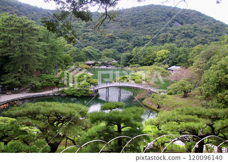 Ritsurin Garden, a nationally designated special place of scenic beauty (Takamatsu City, Kagawa Prefecture) 120096140