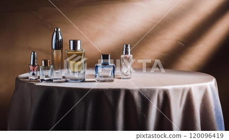 各種類型的香水和香料瓶 120096419