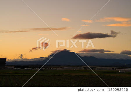 Sunset in Miyakonojo City, Autumn 2024 Sunset in Miyakonojo City, Autumn 2024 120098426