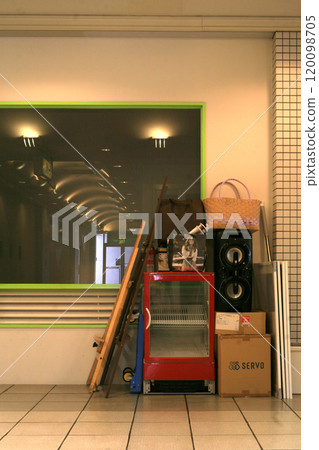 Luggage being loaded into the lobby 120098705