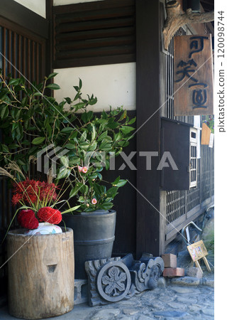 Old townscape and flower arrangements Old townscape and flower arrangements 120098744