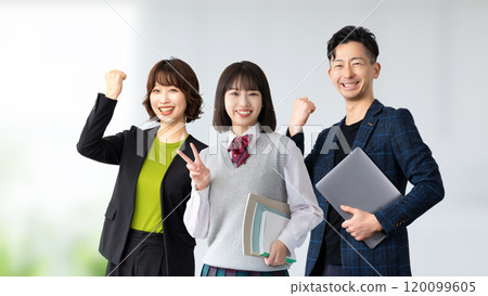 Smiling students and cram school instructors 120099605