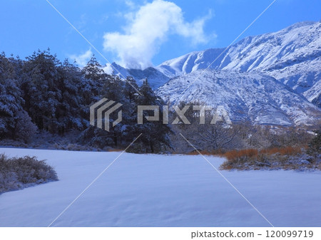 冬天的硫磺山(大分縣九重町九重山) 冬天的硫磺山(大分縣九重町九重山) 120099719