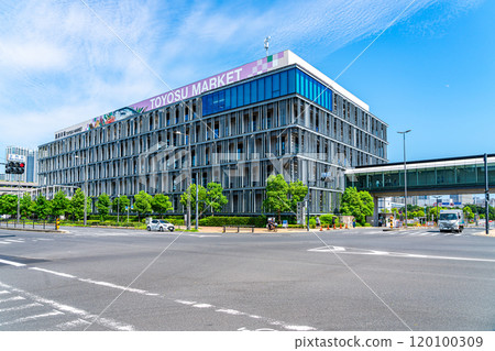 [Tokyo] Toyosu Market under a refreshing blue sky 120100309
