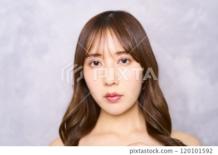 Fashion portrait of a young Japanese woman Fashion portrait of a young Japanese woman 120101592