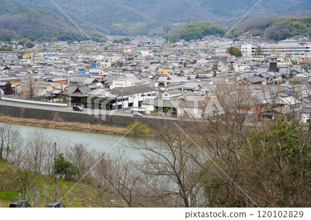[Important Preservation District for Groups of Traditional Buildings] Yakage-juku, a post town in spring seen from Arashiyama Park 9, Yakage-cho, Oda-gun, Okayama Prefecture 120102829