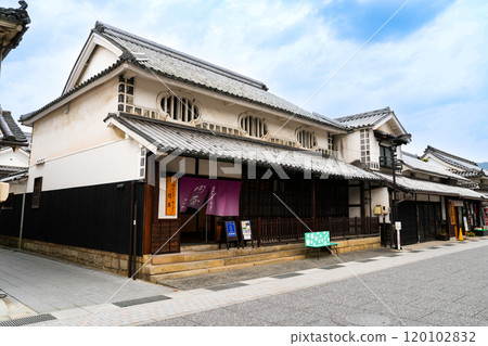 [Important Preservation District for Groups of Traditional Buildings] Yakage-juku: Spring scenery of the post town 4 Yakage-cho, Oda-gun, Okayama Prefecture 120102832