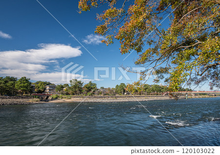 Autumn scenery of the Uji River, Uji City, Kyoto Prefecture 120103022