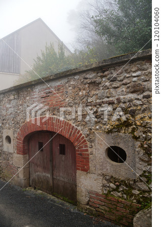 Sancerre, France. The town of Sancerre is shrouded in a veil of fog on November 1, 2024. 120104060