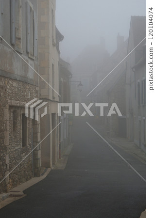 Sancerre, France. The town of Sancerre is shrouded in a veil of fog on November 1, 2024. Sancerre, France. The town of Sancerre is shrouded in a veil of fog on November 1, 2024. 120104074