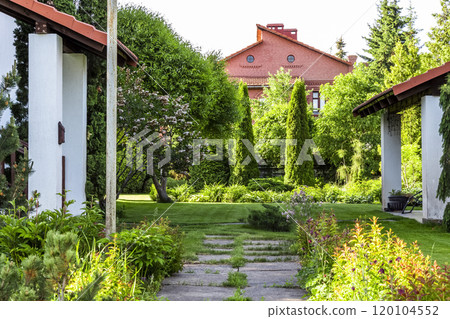 Backyard design elements 120104552