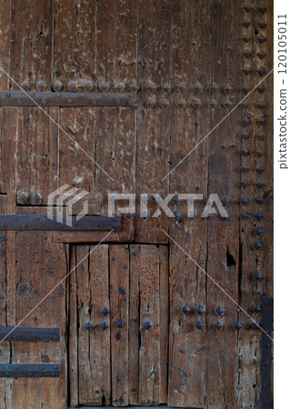 the antique carved front door 120105011