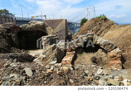 The largest dome-shaped battery in Japan, the "Kadosaki Battery" on Awaji Island (visit before demolition) 120106474