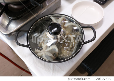 korea seafood. webfoot octopus, short arm octopus 120107429