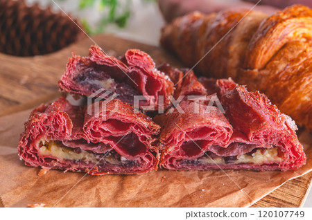 Sweet potato croissant 120107749