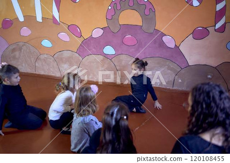 5-7 year old children at an acting class with their teacher, extracurricular activities 120108455