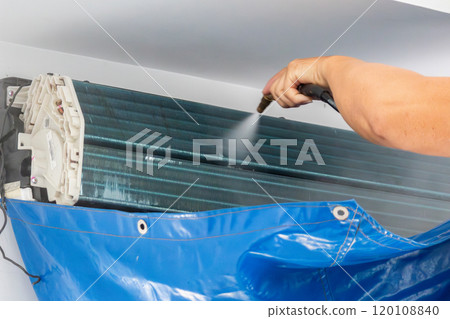 air conditioning cleaning service with water spray 120108840