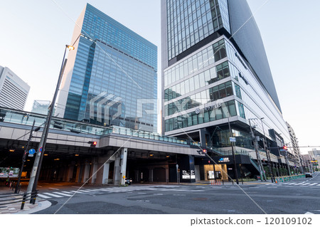 [Innogate Osaka] Streets of a commercial complex in the early morning 120109102