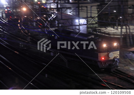 夜間在高崎機車段（群馬車輛中心）進行更換工作的EF64-1053_2024年11月9日拍攝 120109508