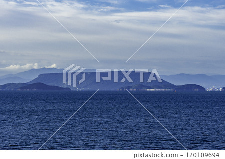 Seto Inland Sea, Yashima, mesa-shaped lava plateau, Tonosho Town, Kagawa Prefecture Seto Inland Sea, Yashima, mesa-shaped lava plateau, Tonosho Town, Kagawa Prefecture 120109694