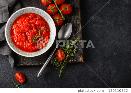Homemade tomato sauce with spice 120110822