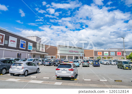 A view of Ichino Aeon from a parking lot in Hamamatsu City (Shizuoka Prefecture) 120112814