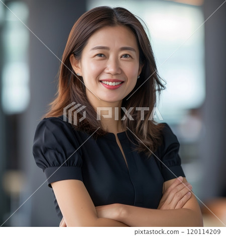 Portrait of a Chinese woman businesswoman 30-40 years old against the background of the office 120114209