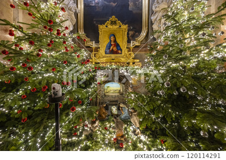 Christmas decorations in downtown, Vienna, Austria 120114291