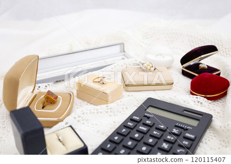 鮮花和繼承的配件 - 繼承和整理留下的物品的形象 120115407