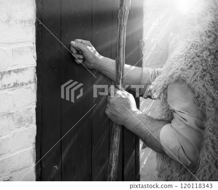 Man knocking on the door 120118343
