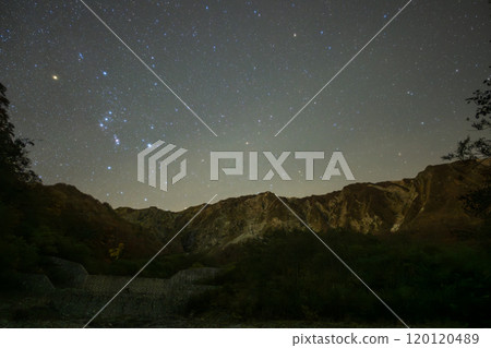Beautiful starry sky over Mt. Daisen in Tottori, Japan Beautiful starry sky over Mt. Daisen in Tottori, Japan 120120489