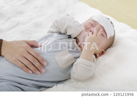 寶寶發燒哭鬧 寶寶發燒哭鬧 120121956